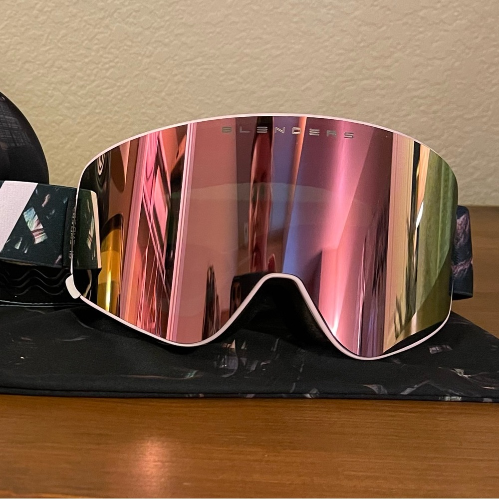 Blenders Brand Women’s Ski Goggles